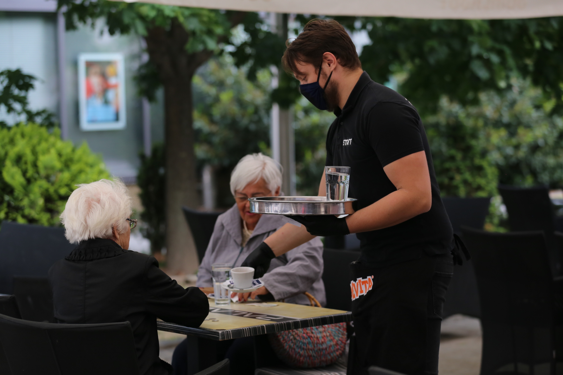 U Čakovcu ponovno otvoreni kafići – ispijanje kave u centru grada