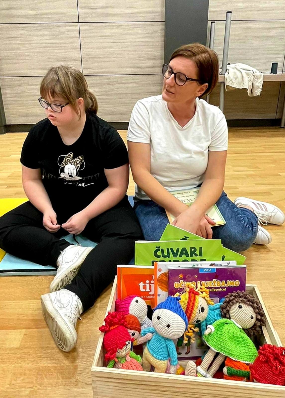 Članovi međimurske Udruge za sindrom Down posjetili ‘Heklice u knjižnici’