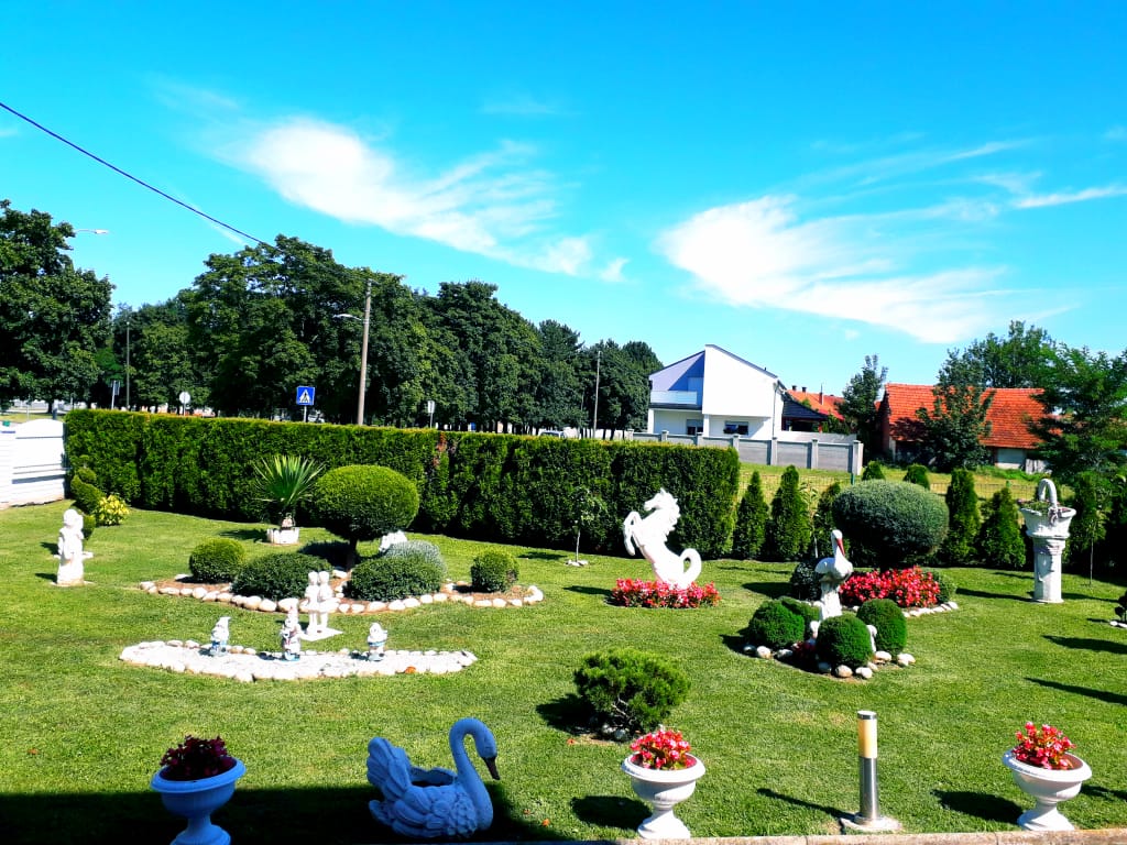 Spoj umjetnosti i prirode u vrtnoj oazi Andreje Kraljić u Savskoj Vesi