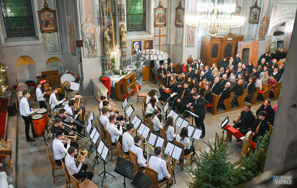BILO JE PREDIVNO Za kraj Adventske čarolije održan koncert Puhačkog orkestra Grada Preloga