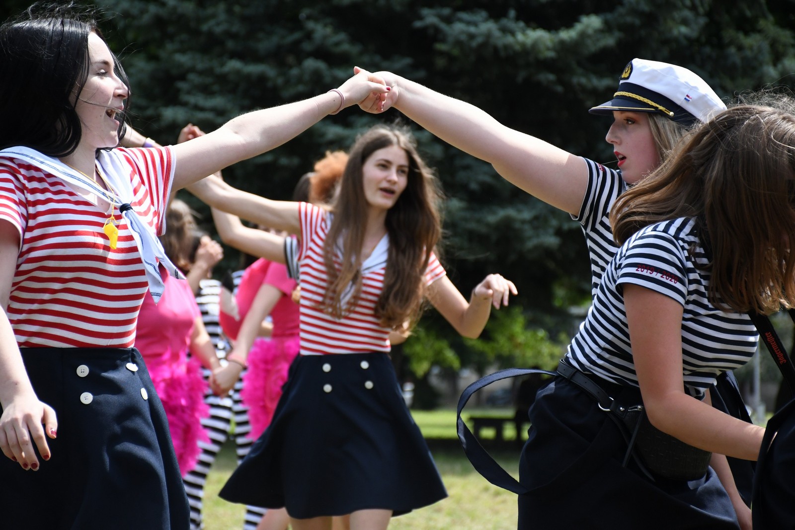 FOTO Povorka protutnjala gradom, maturanti s osmjehom dočekali kraj srednje škole!