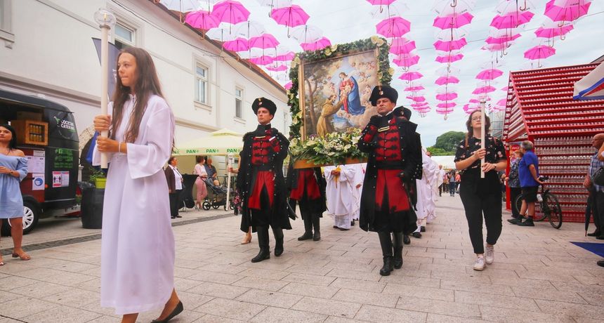 Gospa od Anđela – svečana procesija središtem Čakovca Gospa od Anđela – svečana procesija središtem Čakovca