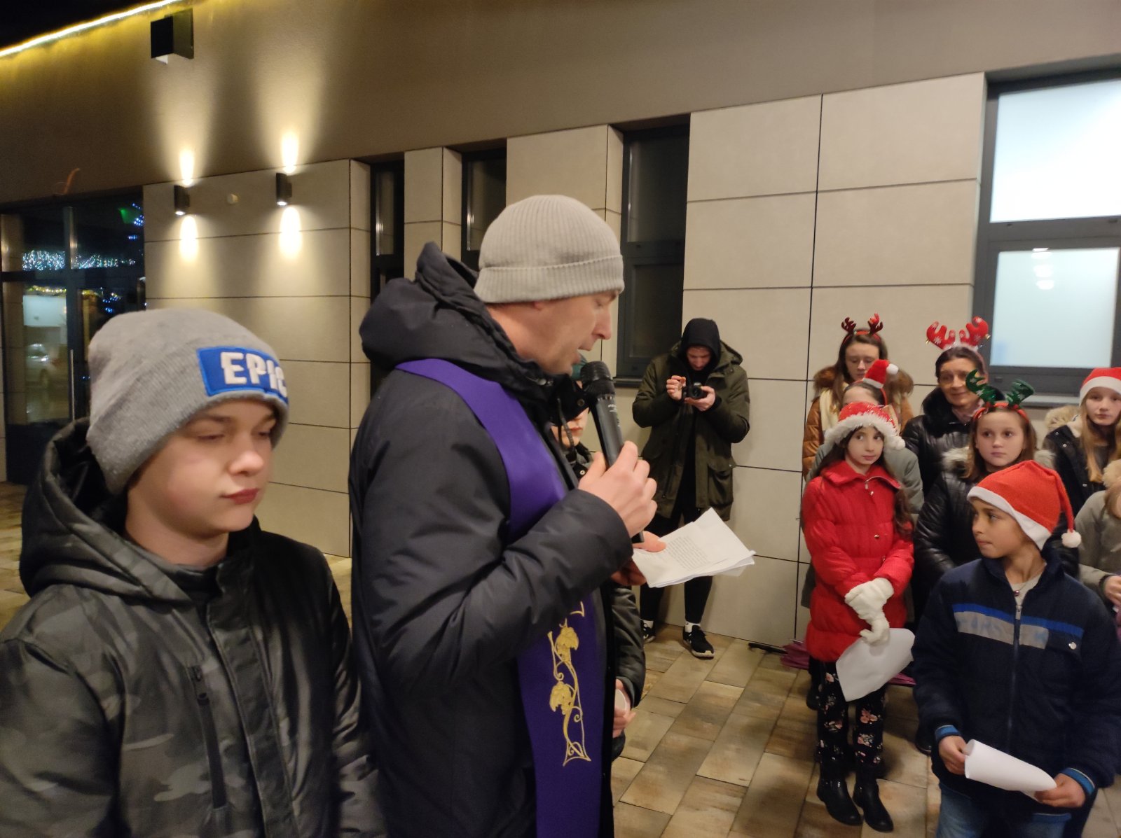 U Kotoribi upaljena treća adventska svijeća uz pjesmu ‘Križića’, dječjeg crkvenog zbora