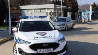 policijaa
