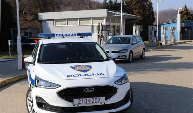 policijaa