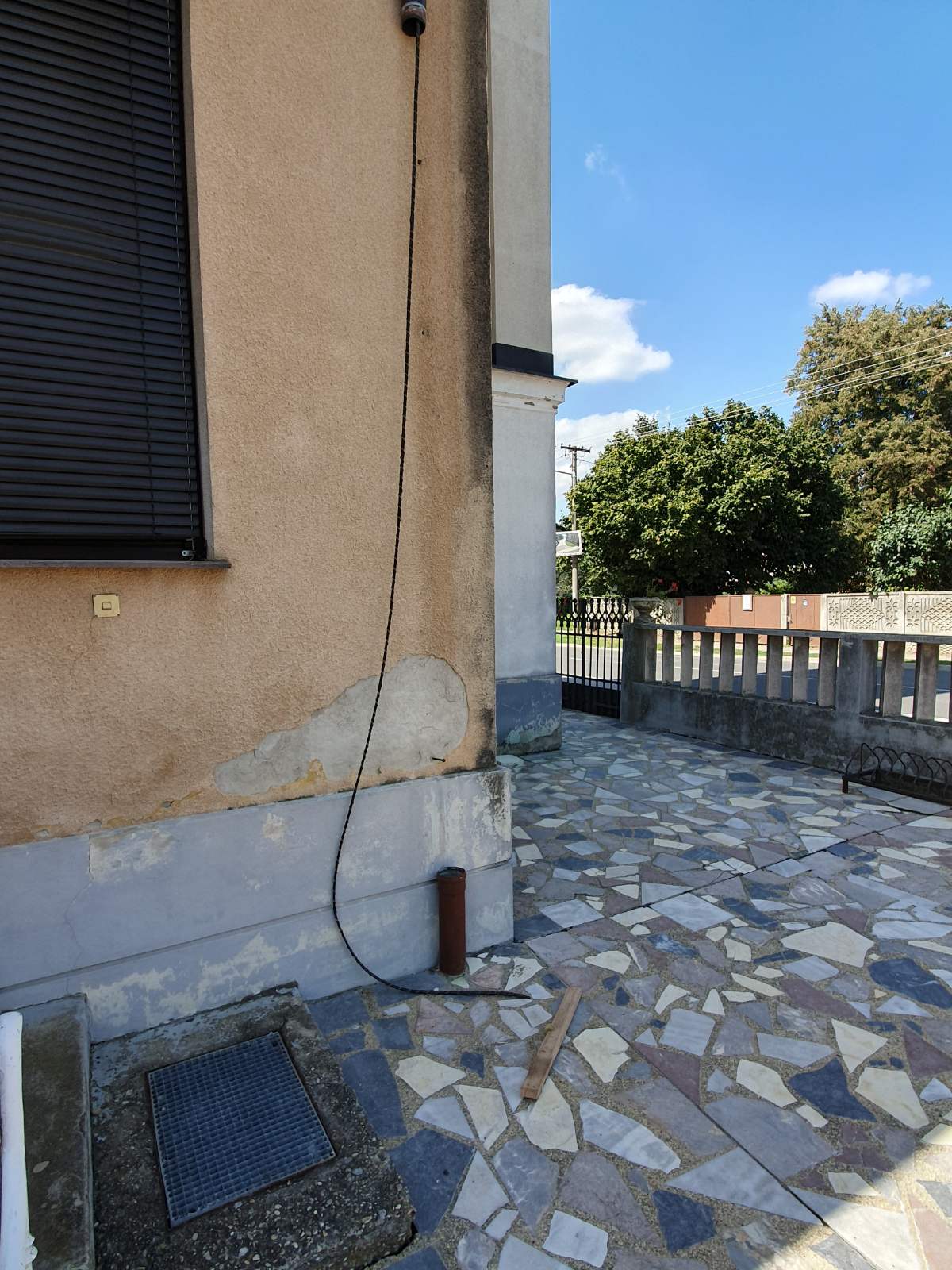 BEZ SRAMA I STRAHA Lopovi s crkve u Pribislavcu ukrali bakrene žljebove