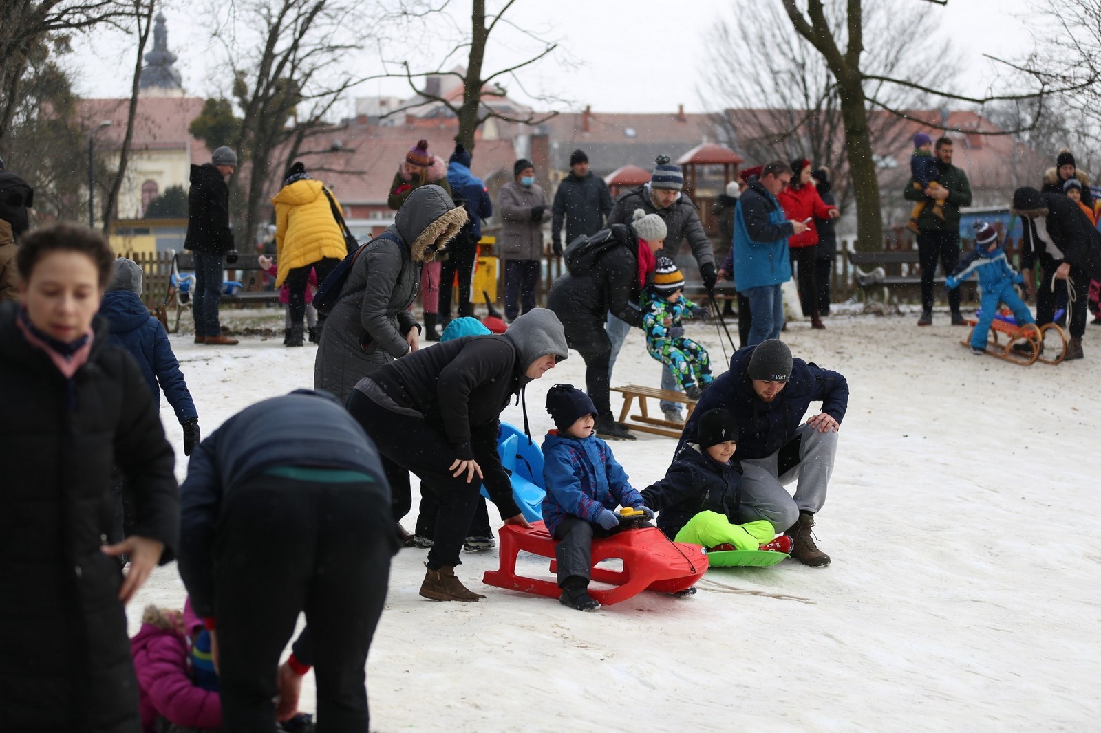 VIDEO I FOTO Sanjkanje je hit u Čakovcu! Mališani i roditelji uživaju u snijegu u Perivoju Zrinskih VIDEO I FOTO Sanjkanje je hit u Čakovcu! Mališani i roditelji uživaju u snijegu u Perivoju Zrinskih