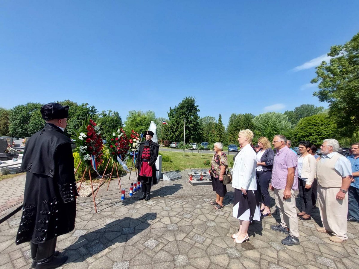 Odavanjem počasti svim poginulim i nestalim braniteljima i pripadnicima antifašističkog pokreta obilježen Dan antifašističke borbe u Međimurju Odavanjem počasti svim poginulim i nestalim braniteljima i pripadnicima antifašističkog pokreta obilježen Dan antifašističke borbe u Međimurju