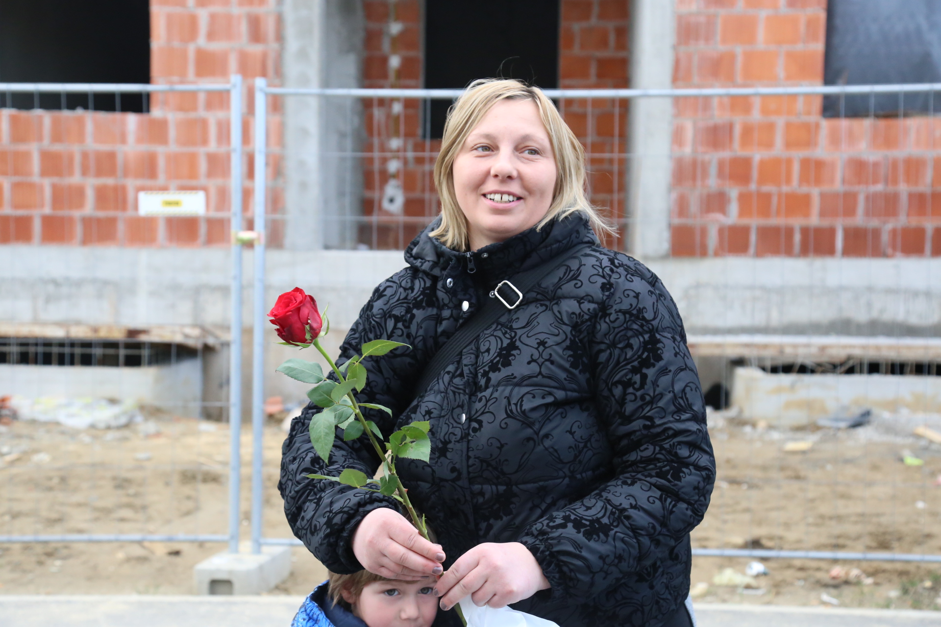 Međimurska policija cvijećem nagrađuje žene u prometu