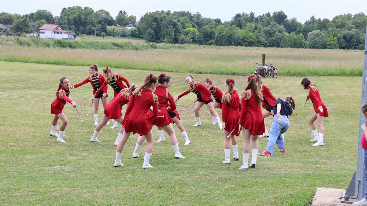SVETI MARTIN NA MURI Održano sportsko natjecanje dragovoljaca i veterana te susreti djece i unuka hrvatskih branitelja
