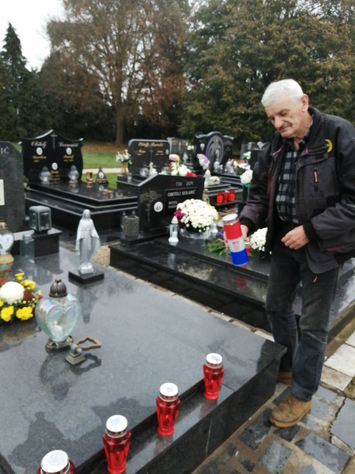 Počast poginulim i umrlim bojovnicima HOS-a