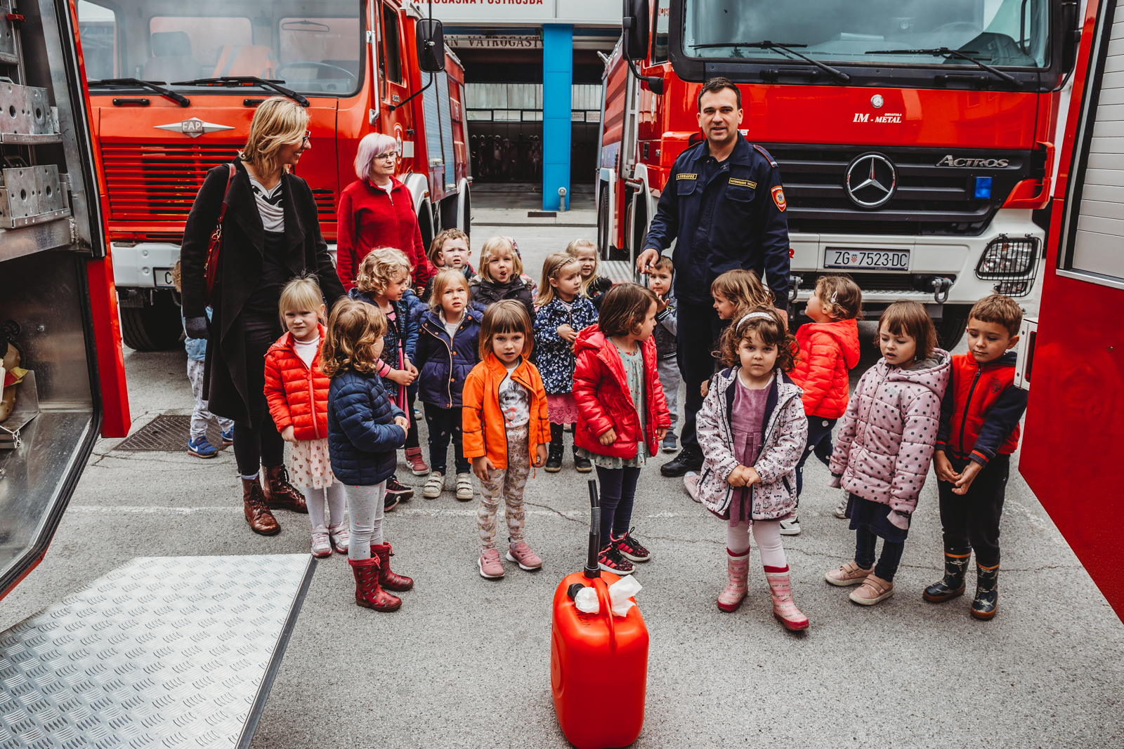 Mališani iz Dječjeg vrtića Cipelica posjetili vatrogasce