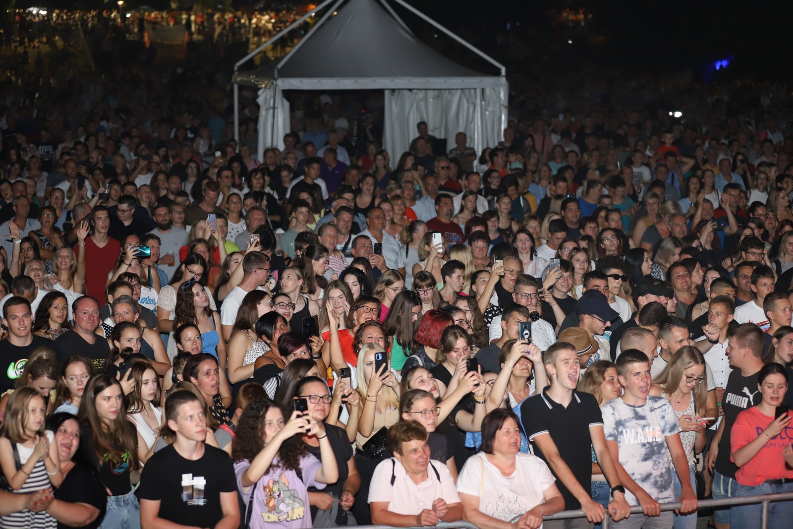 Kako je dobro vidjeti vas opet! Sanja, Marinko i Zec oduševili hitovima Novih Fosila