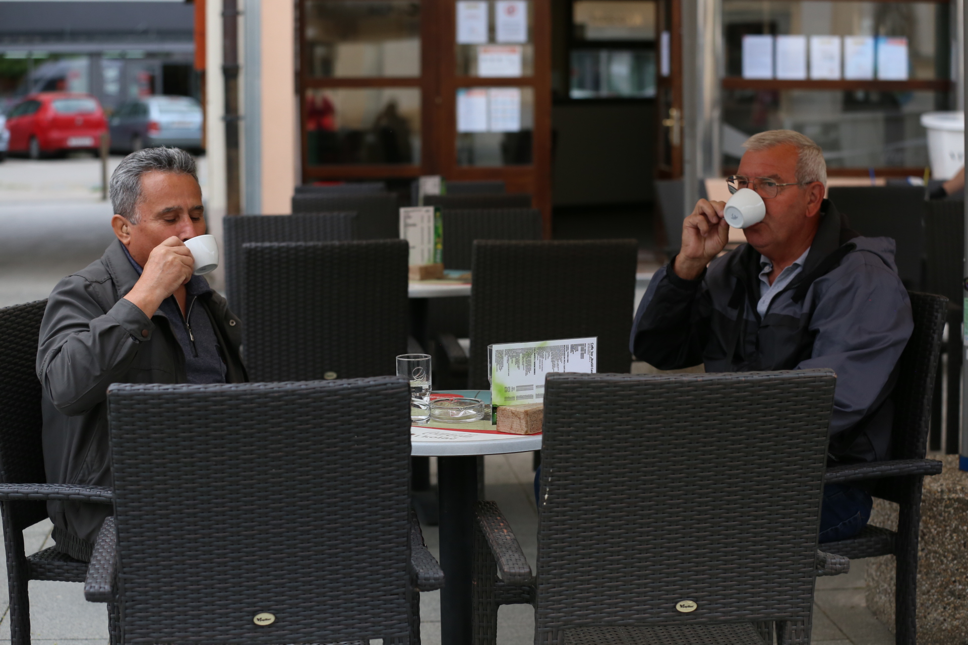 U Čakovcu ponovno otvoreni kafići – ispijanje kave u centru grada