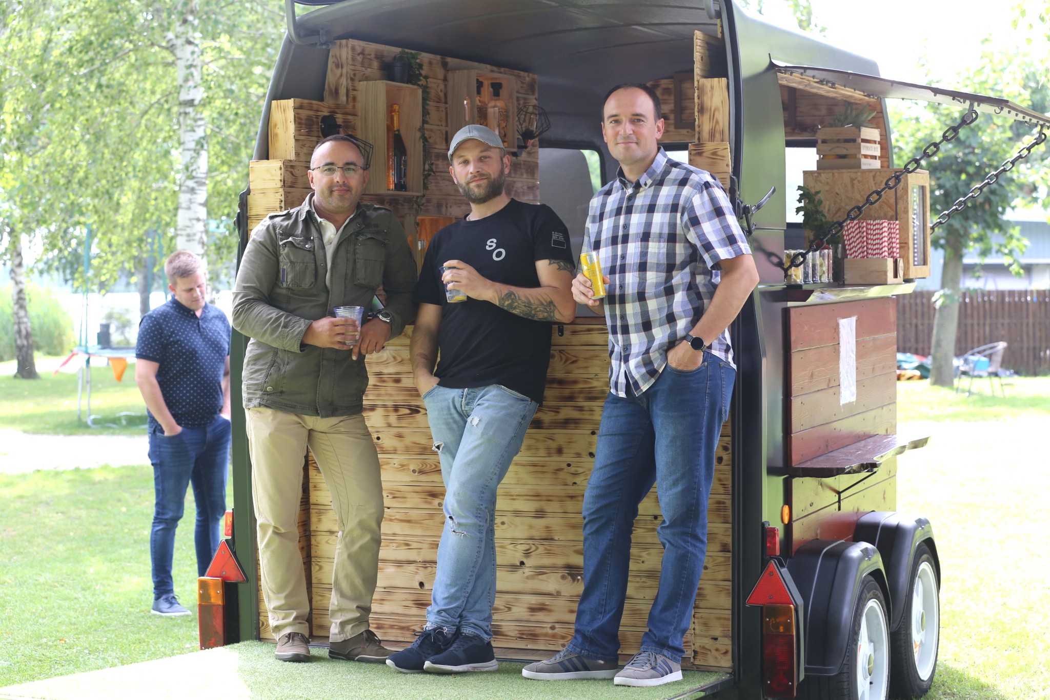 Vjetrovit, ali topao dan mnogi su iskoristili za šetnju preloškom Marinom