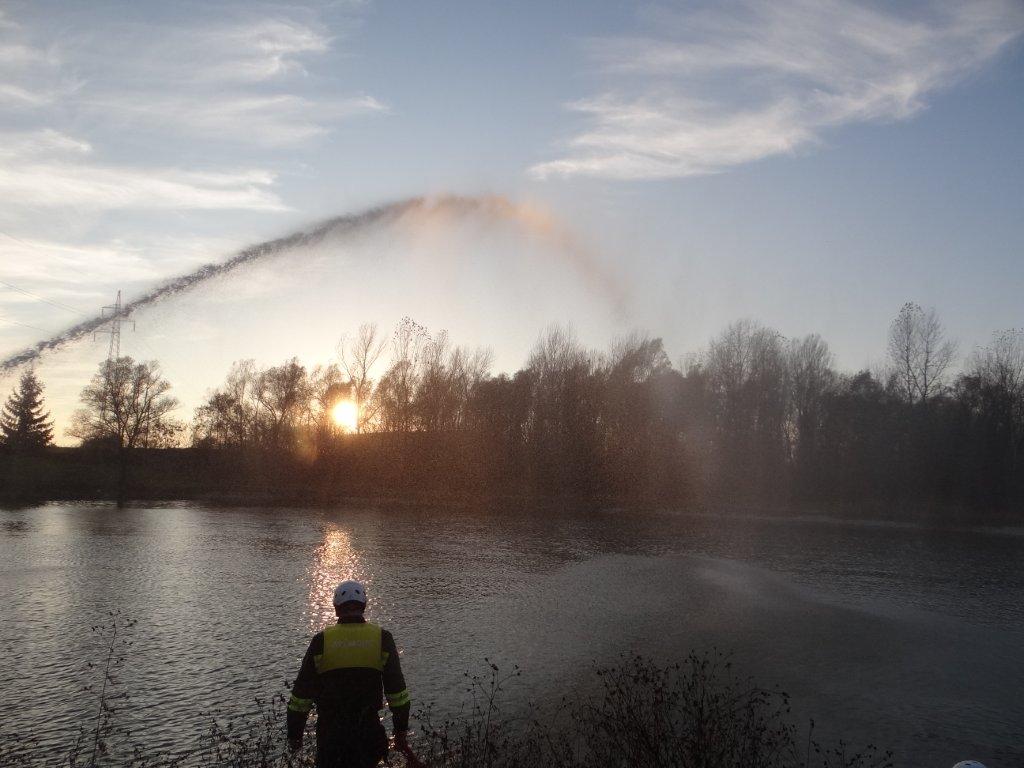 Vatrogasna vježba na obali Mičigen jezera
