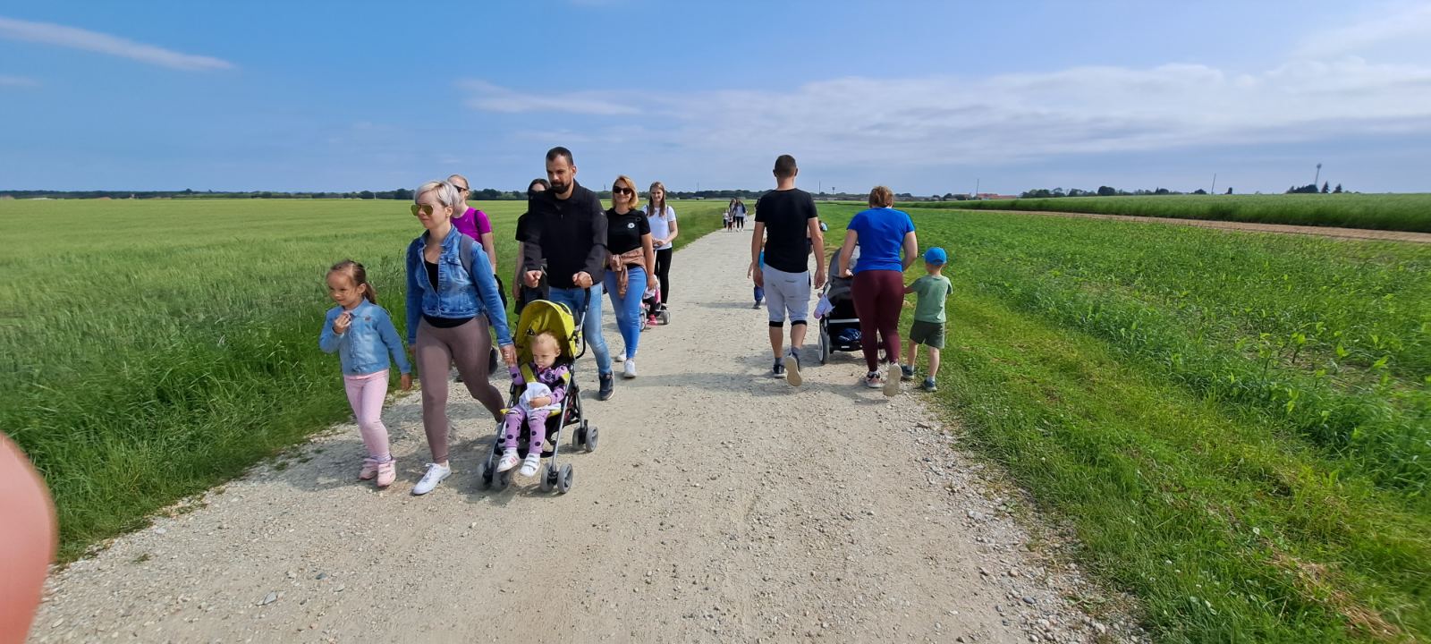 ASTRONOMIJA U VRTIĆU Odgojiteljice iz vrtića Stonoga na zaključnoj mobilnosti Erasmus+ projekta u Sloveniji ASTRONOMIJA U VRTIĆU Odgojiteljice iz vrtića Stonoga na zaključnoj mobilnosti Erasmus+ projekta u Sloveniji