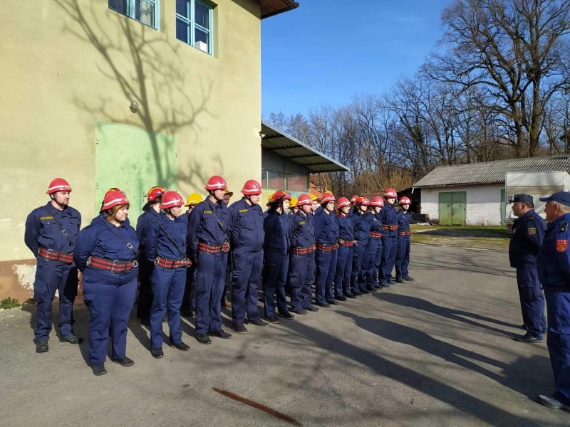 FOTO U DVD-u Preseka 25 kandidata položilo za vatrogasca i1 kandidat za vatrogasca prve klase FOTO U DVD-u Preseka 25 kandidata položilo za vatrogasca i1 kandidat za vatrogasca prve klase