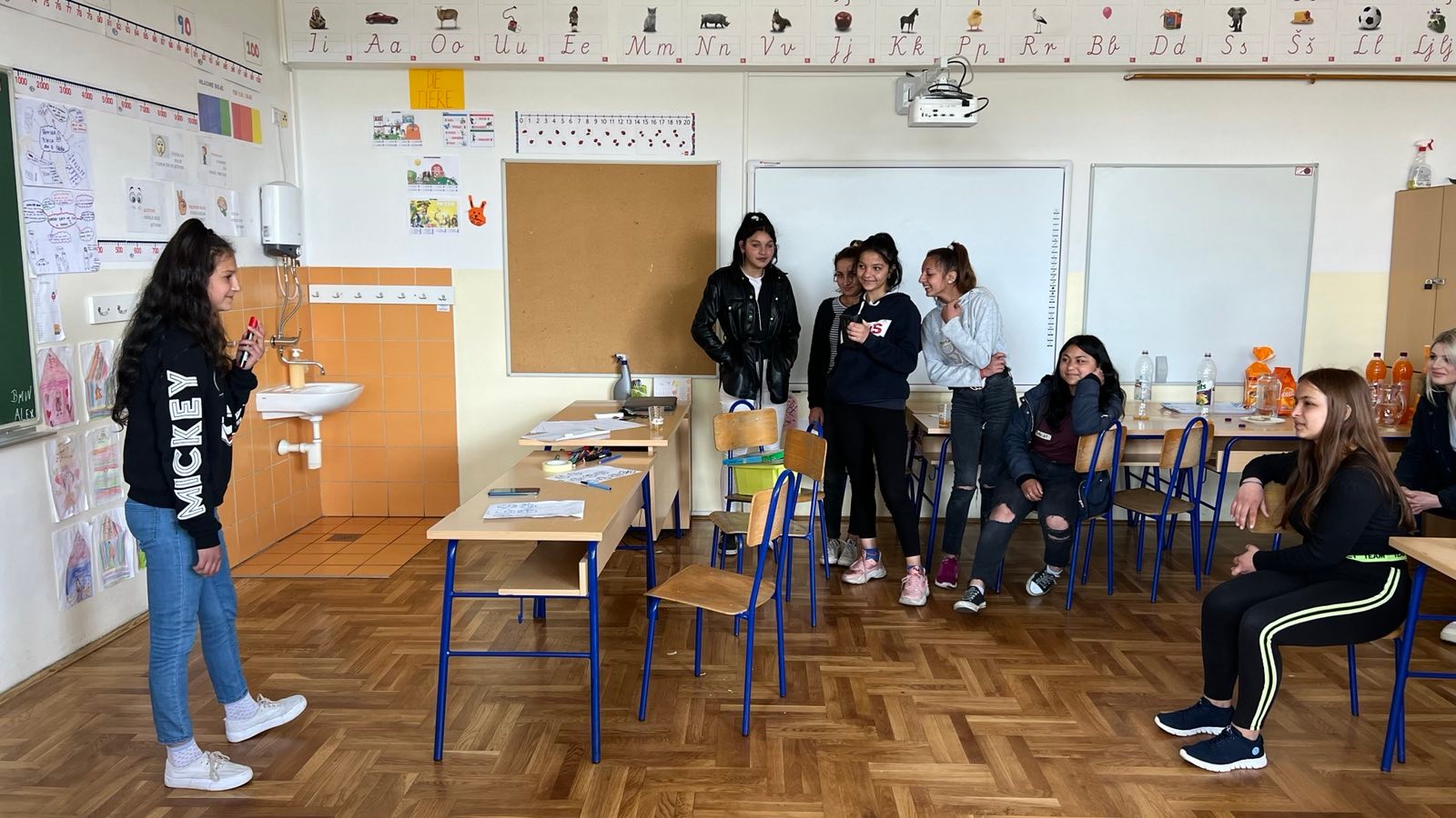 Svijet je predamnom/Lume cara aja nienčim