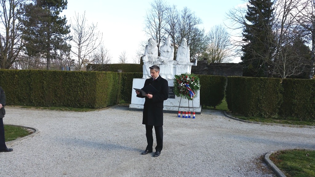 20150406100104192482