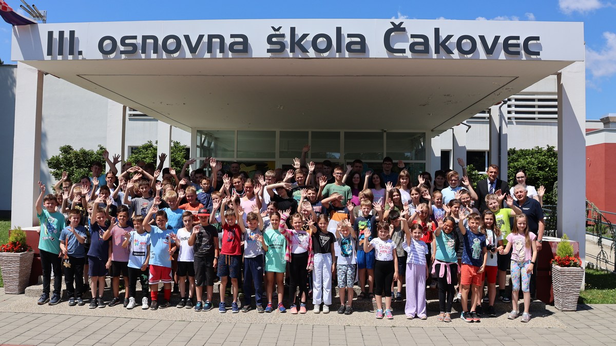 Stotinu djece na kampu tehničke kulture