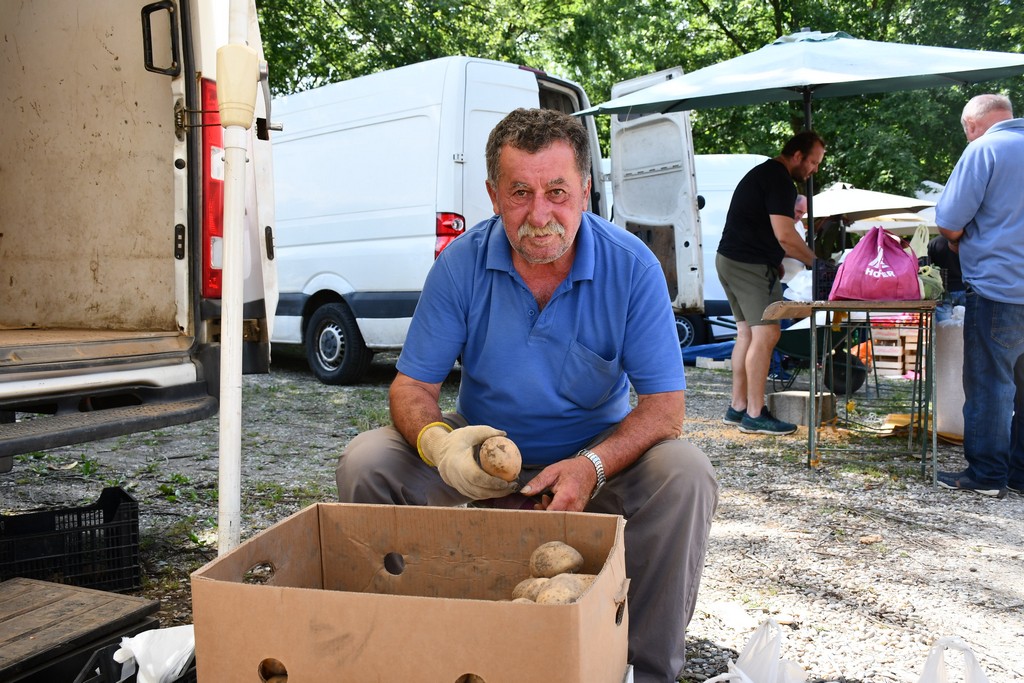 SAJAM U ČAKOVCU Sajam je preplavilo obilje svježeg voća i povrća