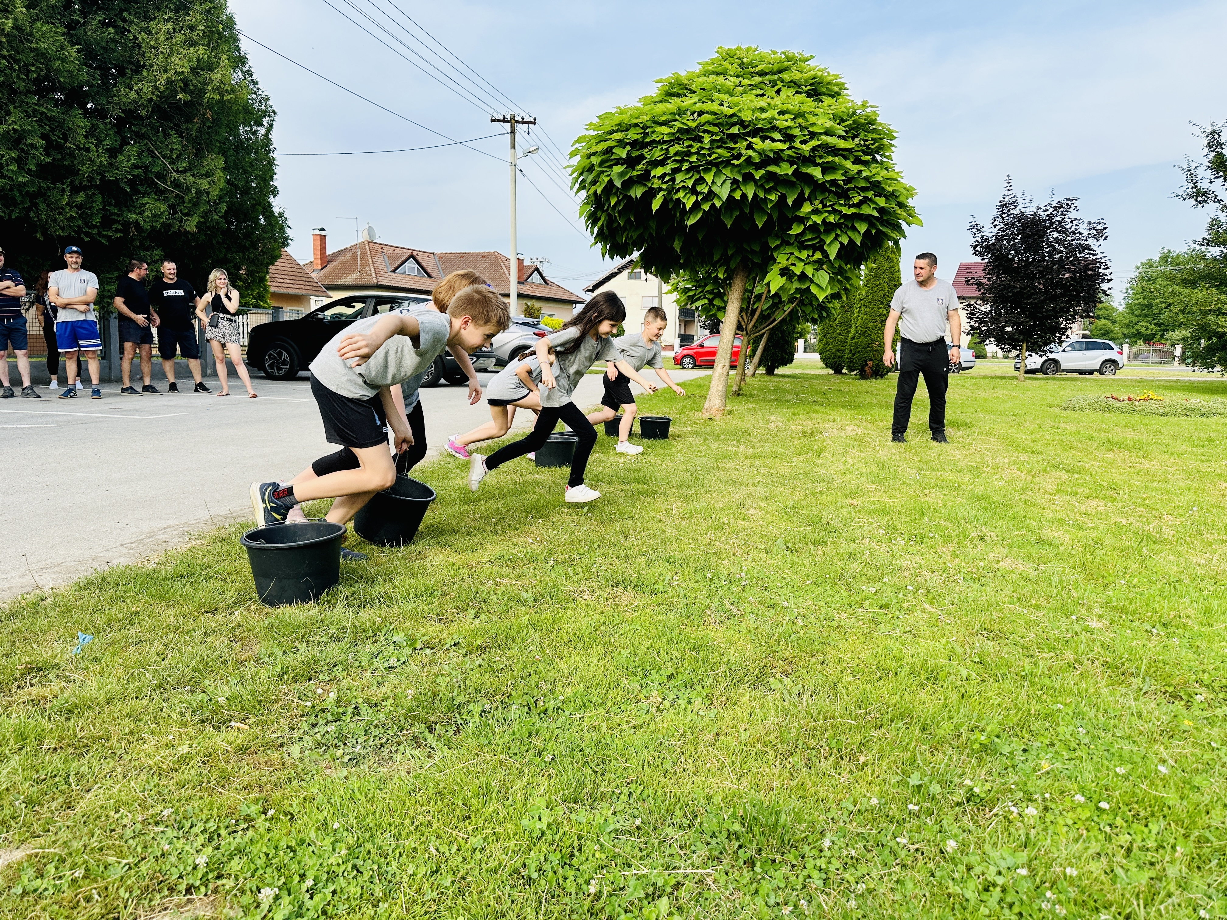TRNOVEC Uredili dječje igralište, sad je u novom ruhu