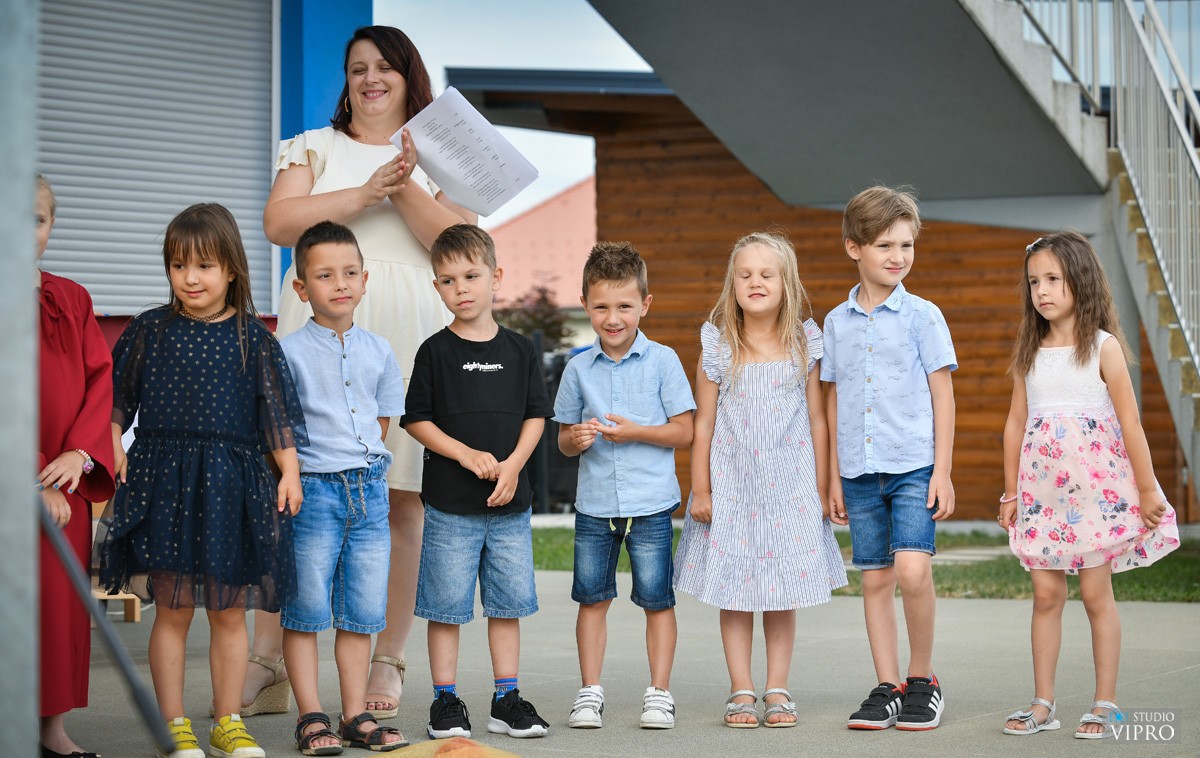VIDEO I FOTO Završnom svečanošću mali ‘Zmajići’ oprostili se od vrtićkih dana u DV Vesela Loptica VIDEO I FOTO Završnom svečanošću mali ‘Zmajići’ oprostili se od vrtićkih dana u DV Vesela Loptica