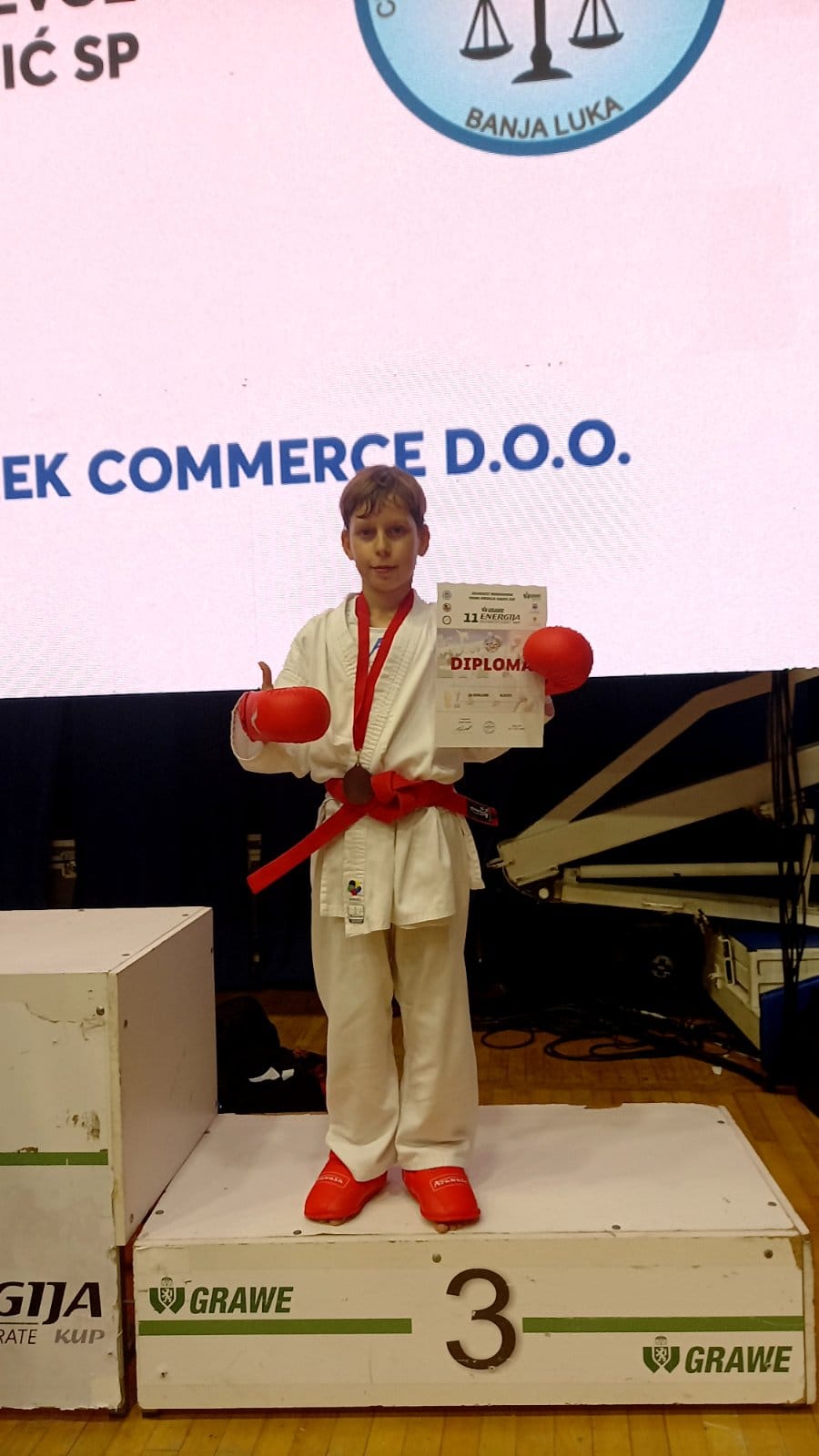 KARATE KLUB GLOBUS Mladi karatisti osvojili 8 medalja u Banja Luci