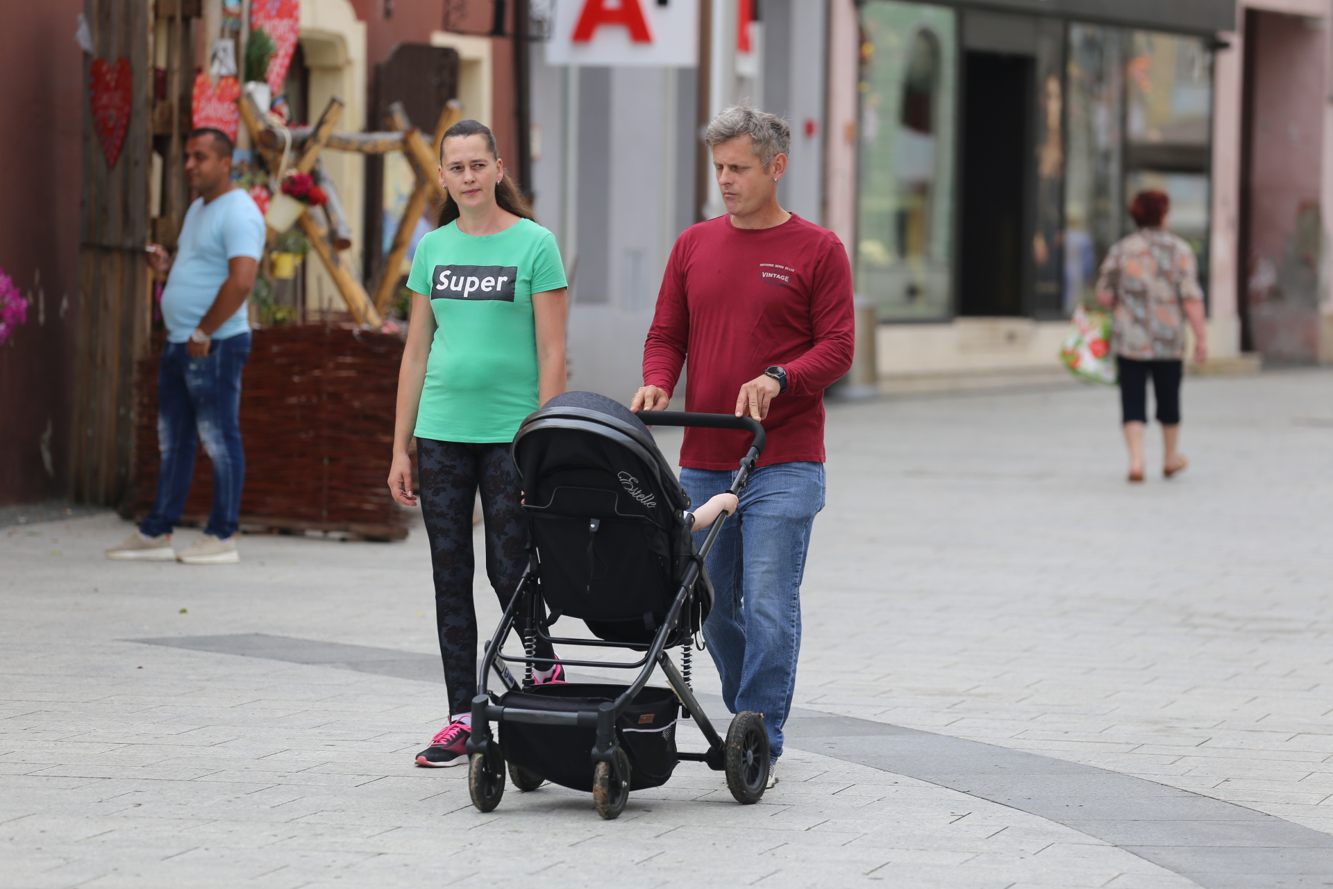 KLIKOM PO ČAKOVCU Ni tmurno vrijeme ne može spriječiti odlično ljetno raspoloženje u centru grada KLIKOM PO ČAKOVCU Ni tmurno vrijeme ne može spriječiti odlično ljetno raspoloženje u centru grada