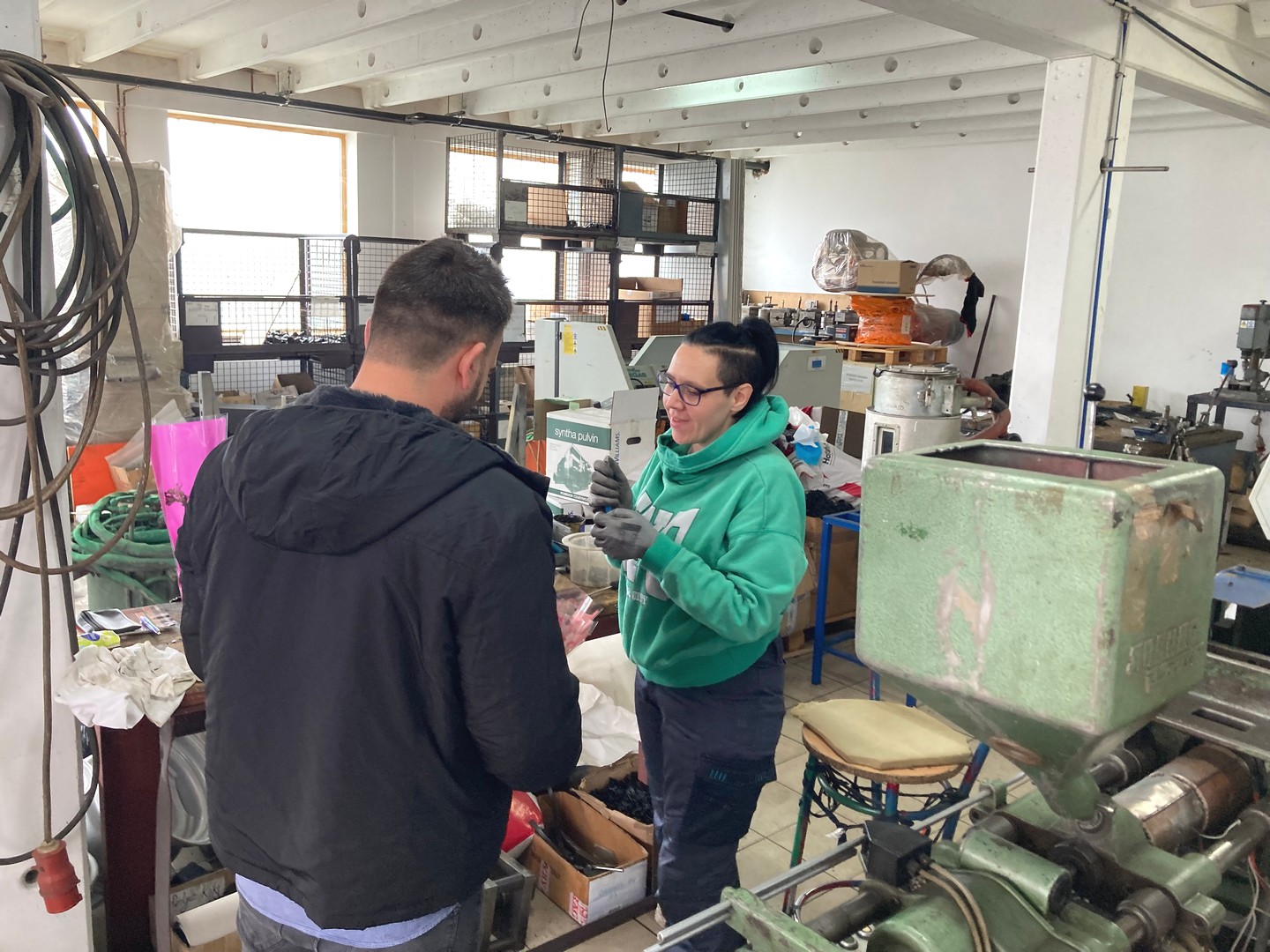 Načelnik Vratišinca Mihael Grbavec mještanke iznenadio jaglacima povodom Dana žena