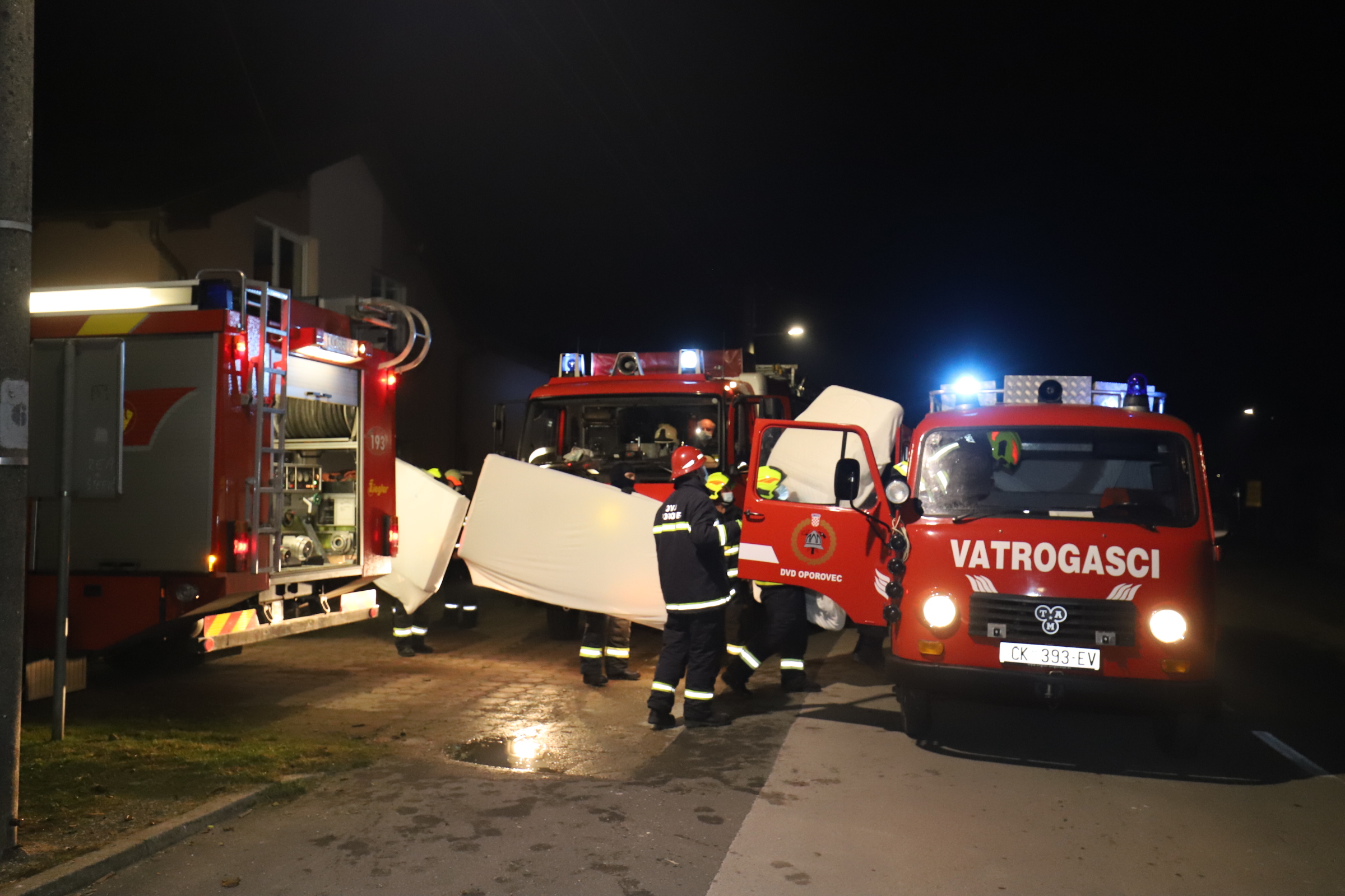 Požar staračkog doma u Otoku: Vatrogasci evakuirali 17 štićenika!