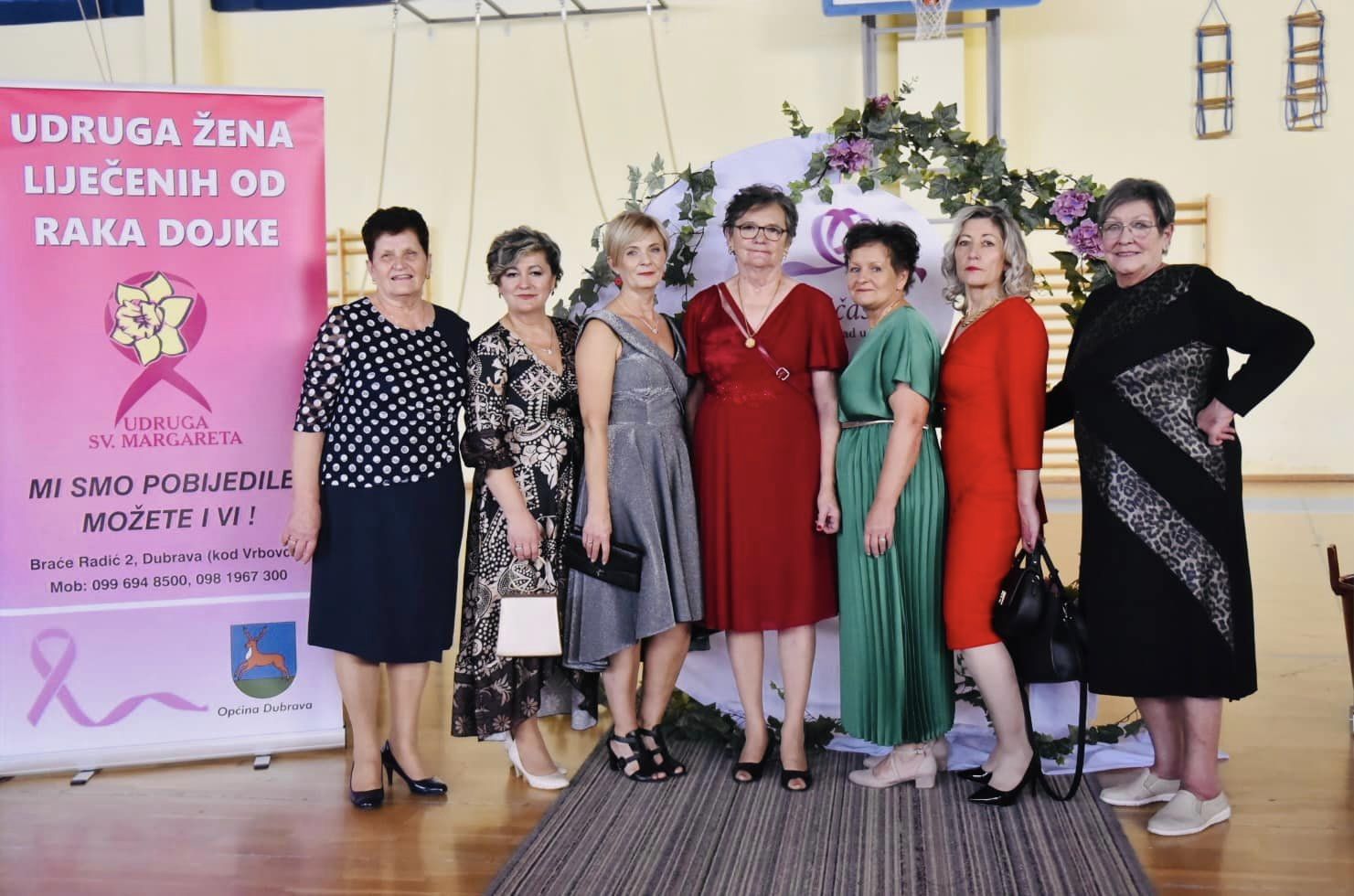 RUŽIČASTI LISTOPAD U DUBRAVI Članice kluba ‘Nova nada’ Čakovec gostovale na modnoj reviji RUŽIČASTI LISTOPAD U DUBRAVI Članice kluba ‘Nova nada’ Čakovec gostovale na modnoj reviji