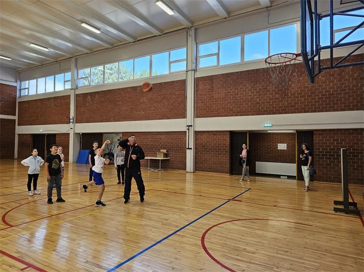 POSJETILI POLICAJCE Petaši Osnovne škole “Jože Horvata” Kotoriba posjetili Policijsku upravu međimursku