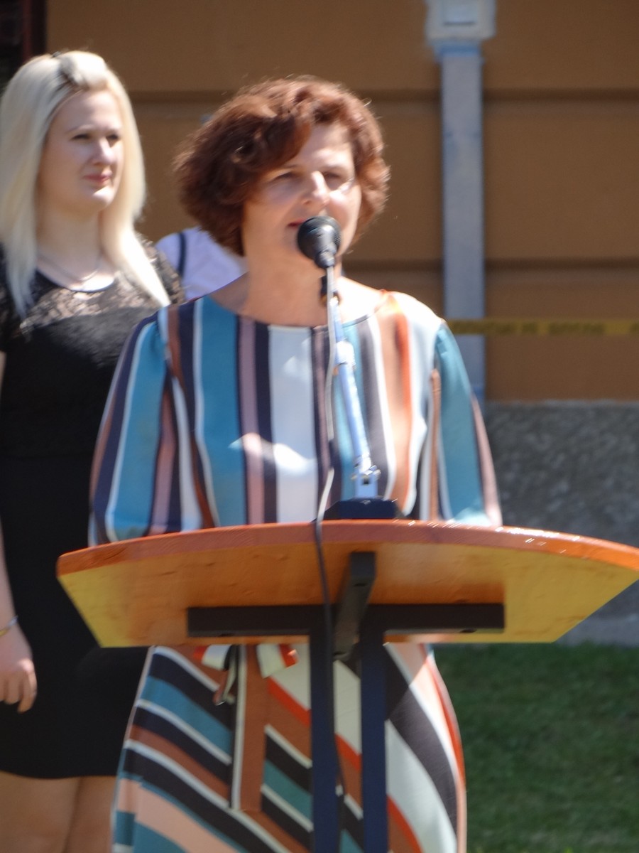 Ispred Učiteljskog fakulteta postavljena glazbena klupa posvećena međimurskoj popevki