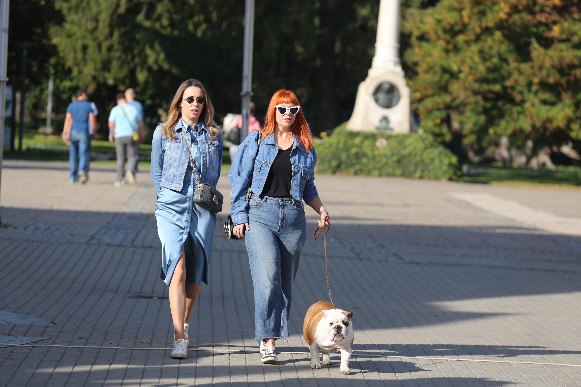 KLIKOM PO ČAKOVCU Prva sunčana subota u listopadu izmamila vesele šetače u centar grada