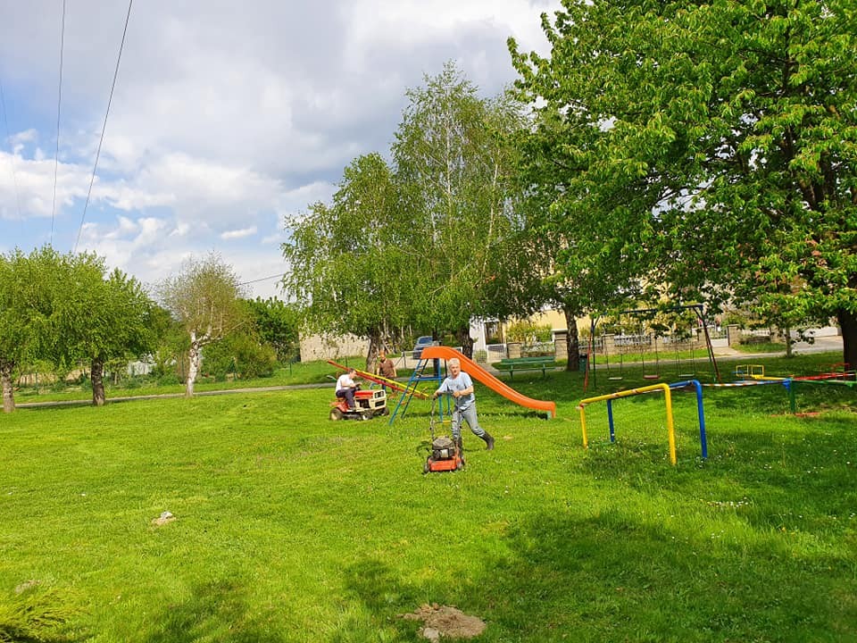 FOTO Članovi KUD-a Mihovljan su ovih dana uredili park unatoč korona krizi