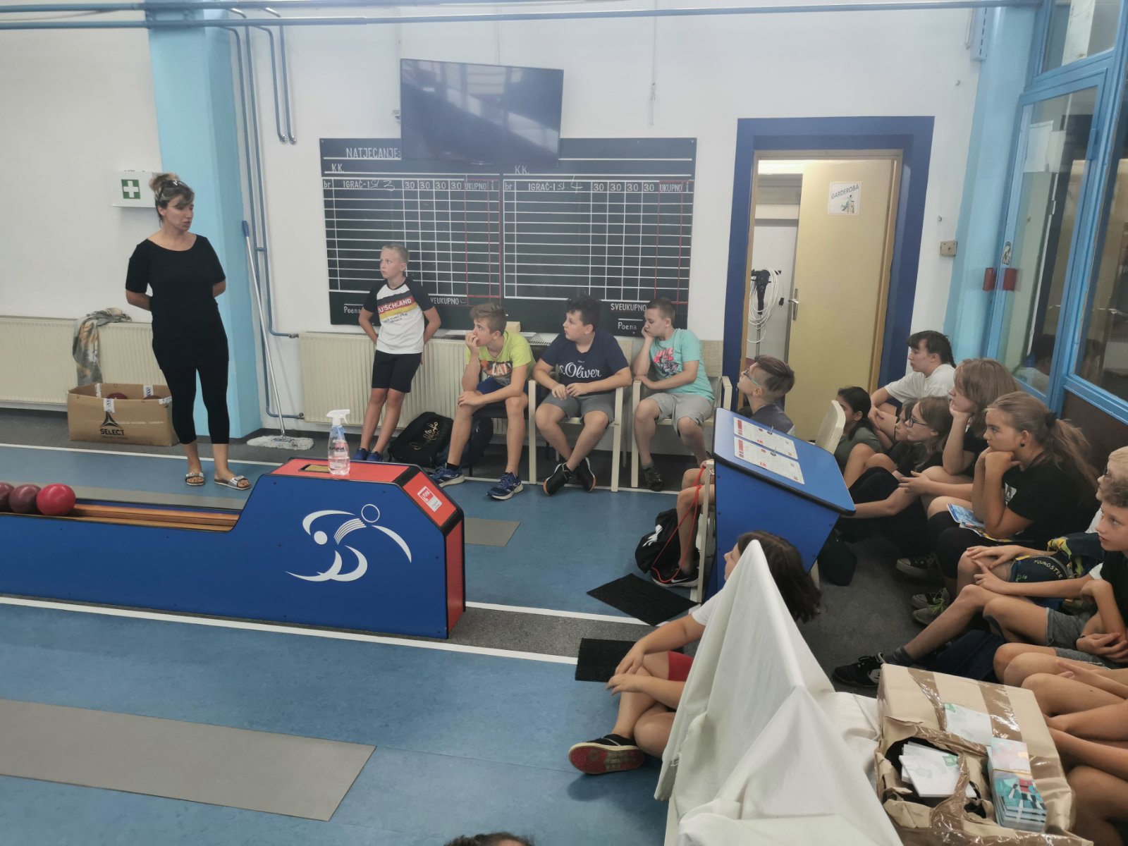 Veliki broj školaraca na kampovima iz kuglanja i rukometa