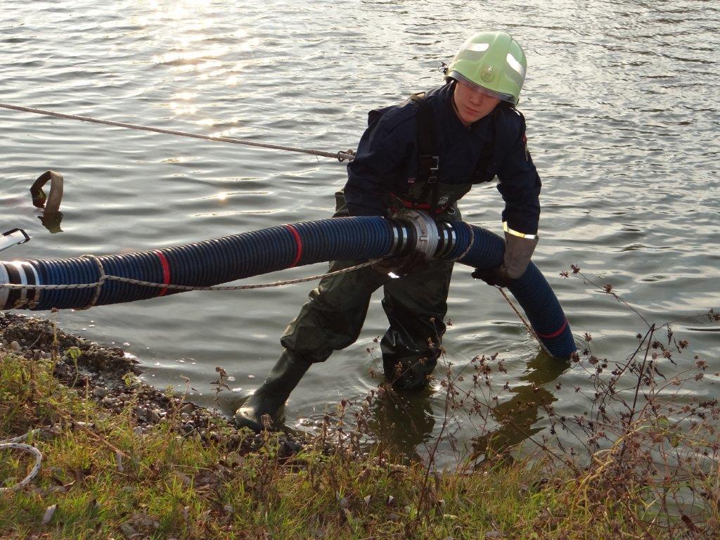 Vatrogasna vježba na obali Mičigen jezera