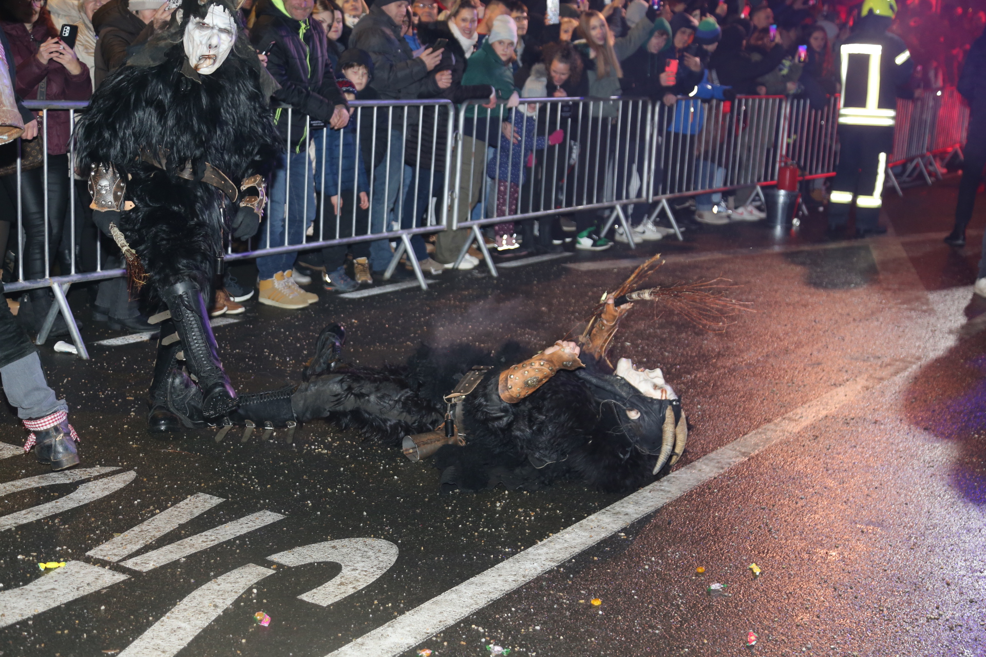 BILO JE ZANIMLJIVO Svetomartinski Krampuslauf opet oduševio brojne posjetitelje BILO JE ZANIMLJIVO Svetomartinski Krampuslauf opet oduševio brojne posjetitelje