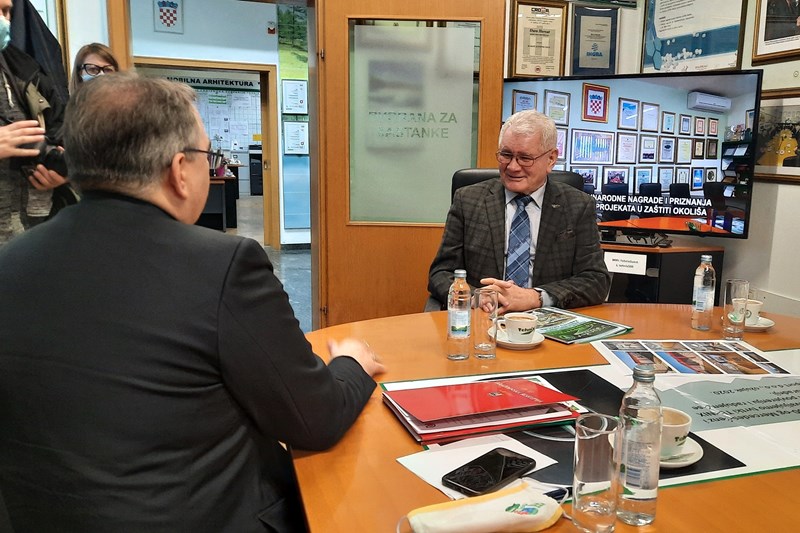 Hrvatski Caritas od Tehnixa naručio sto kontejnera!