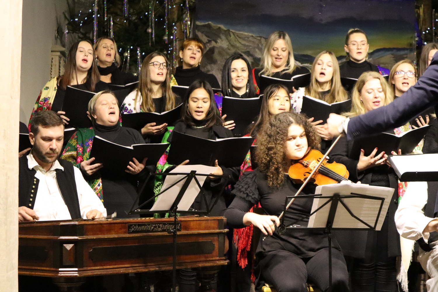 FOTO Adventsko-božićni koncert HKUU Sveti Martin