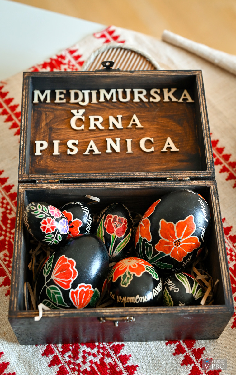 Biserka Vučenik učenike Srednje škole Prelog naučila kako izraditi črnu pisanicu