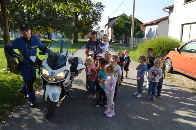 Policijski motociklist, vrtić Pčelice