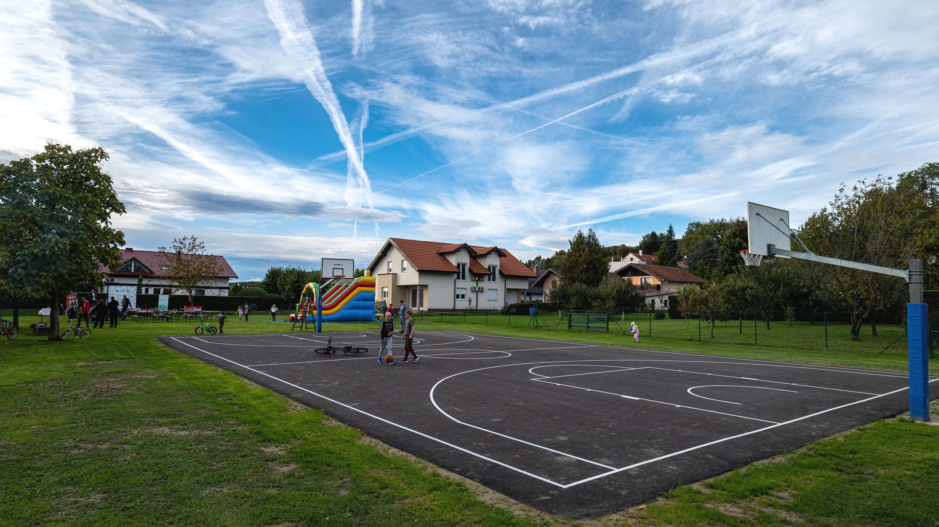 Župan Posavec i načelnik Meglić svečano otvorili obnovljeno košarkaško igralište u Šenkovcu Župan Posavec i načelnik Meglić svečano otvorili obnovljeno košarkaško igralište u Šenkovcu