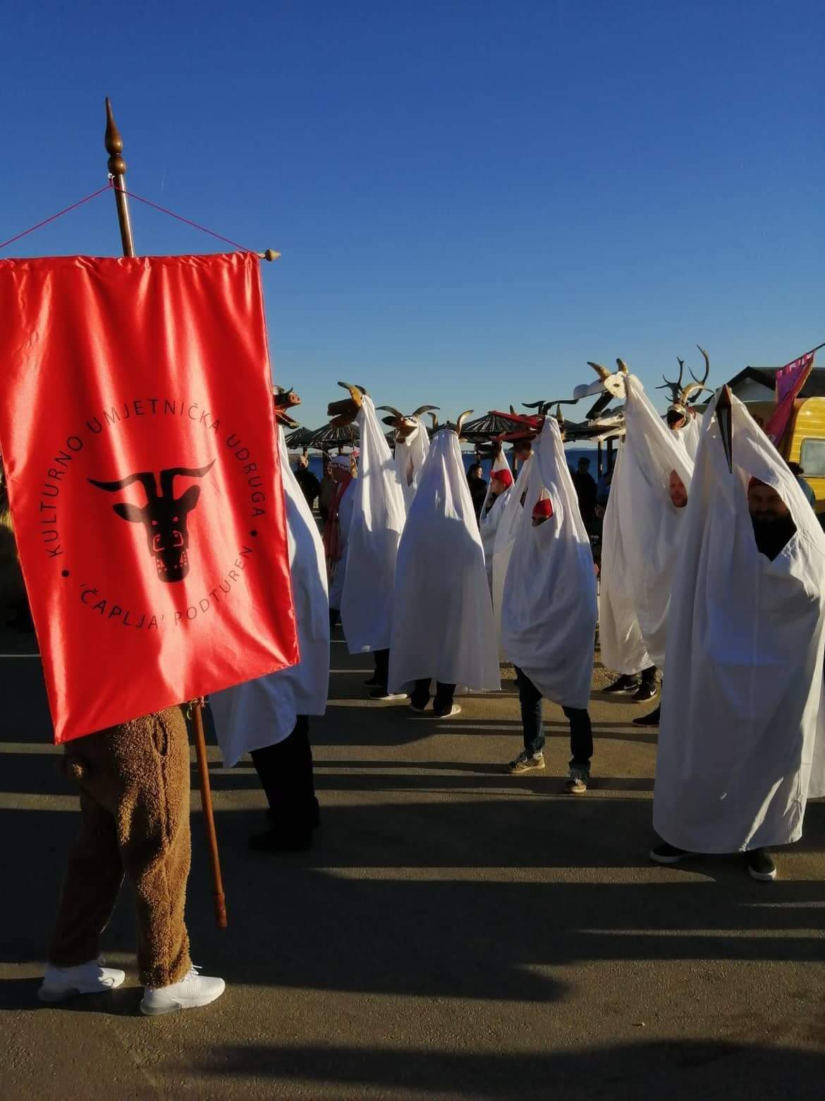 FOTO KUU Čaplja Podturen osvojila treće mjesto na međunarodnom karnevalu na otoku Viru