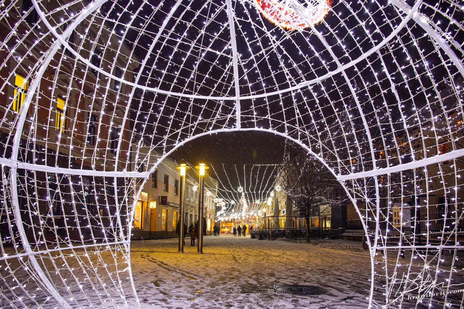 SNJEŽNA IDILA Advent u gradu Zrinskih iz objektiva Stjepana Hranilovića