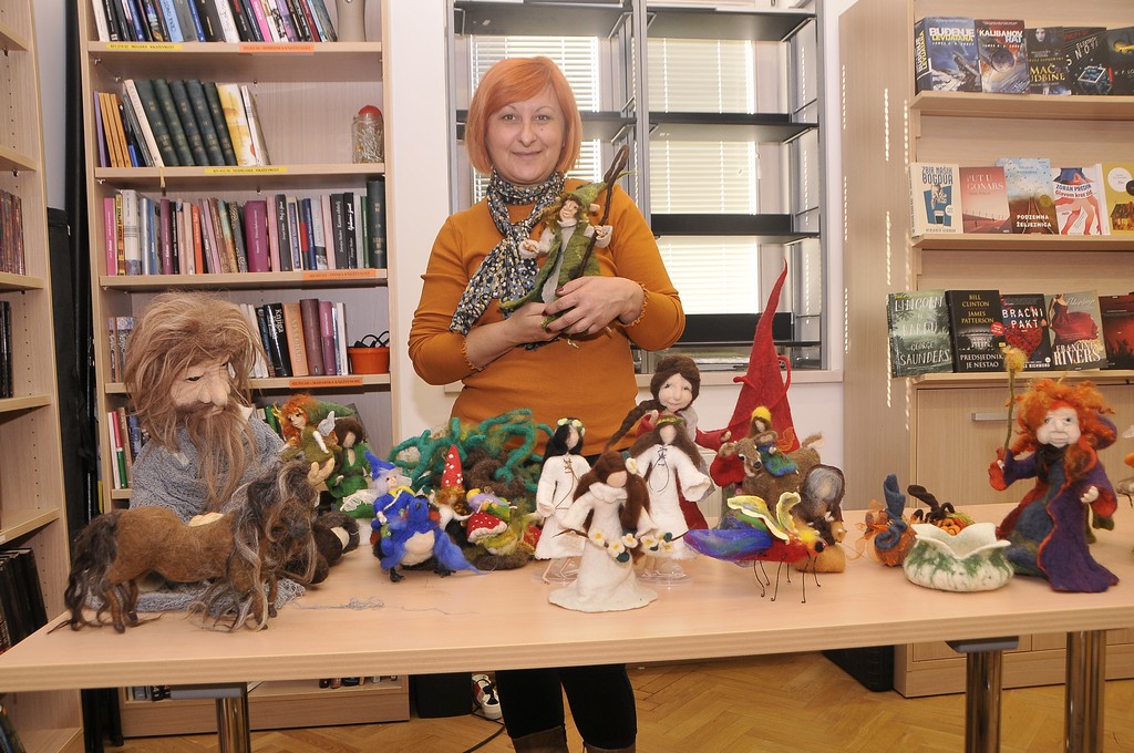 SVIJET BAJKI PRELOŽANKE SMILJANE STRAHIJE Kako pobjeći iz surove stvarnosti?