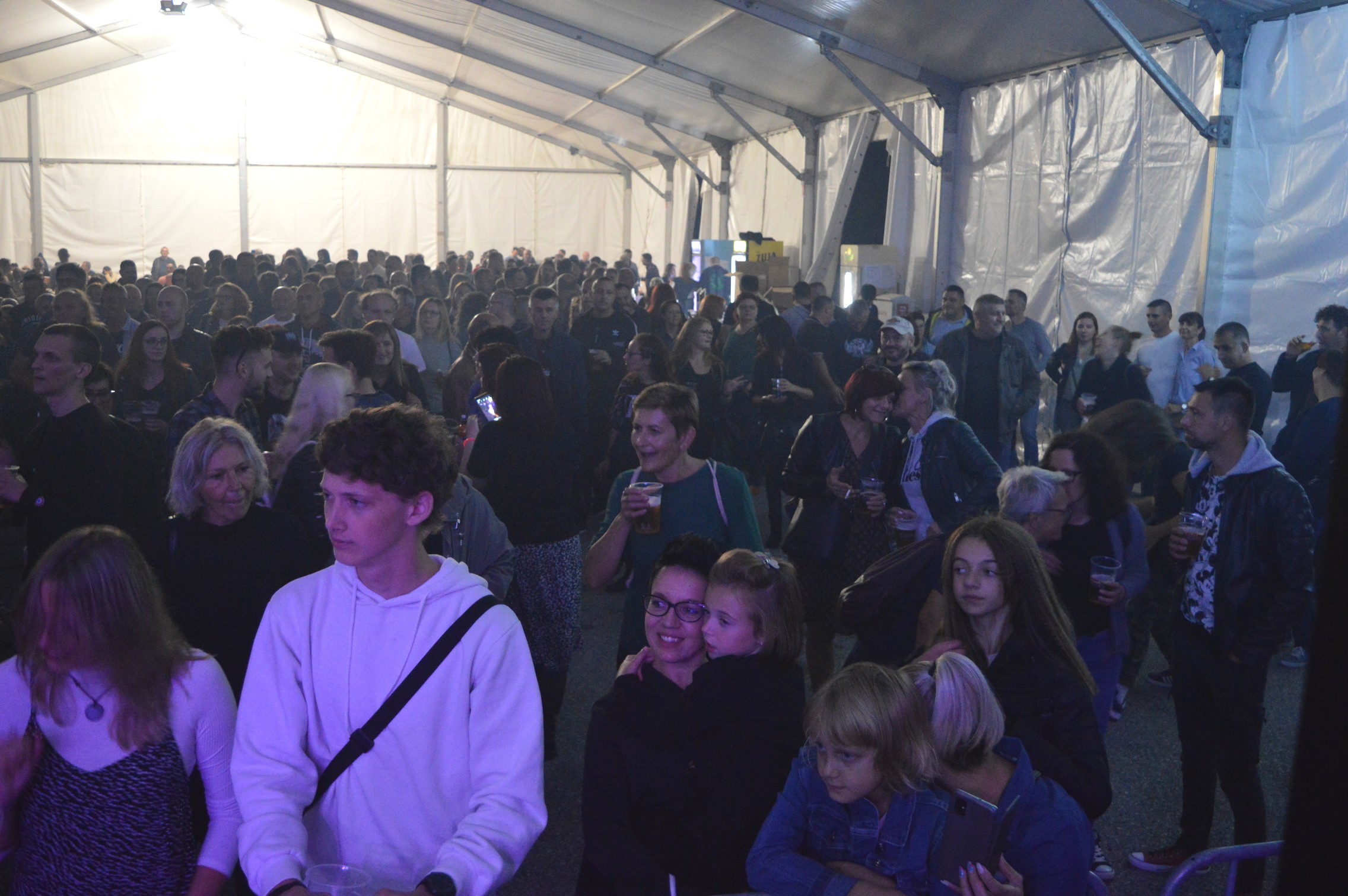 Psihomodo pop i Davor Gobac sjajnim koncertom u Kotoribi zabavili brojnu publiku