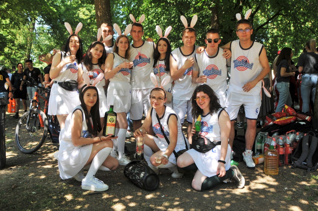 Maturanti se zabavljaju u čakovečkom parku